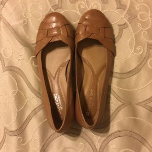 Naturalizer Camel colored flats